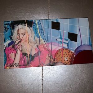 Kylie cosmetics sitting pretty palette